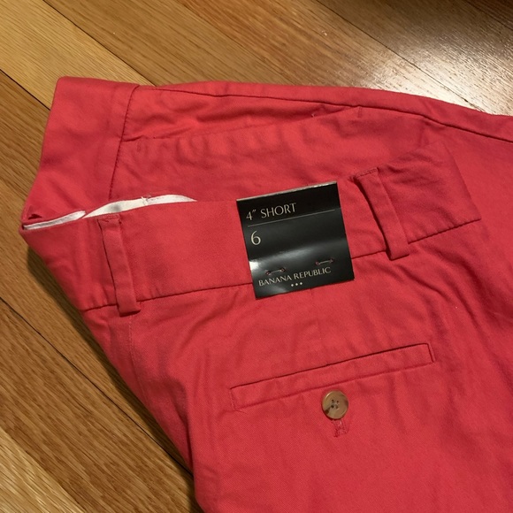 Banana Republic 4” shorts, size 6 - Picture 2 of 2